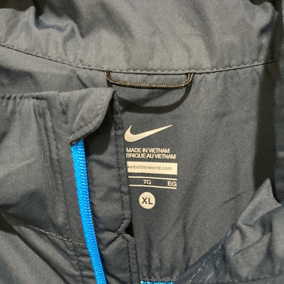 Nike men’s zip up windbreaker jacket - Picture 3 of 11